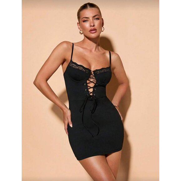 Dresses & Skirts - New Black mini dress